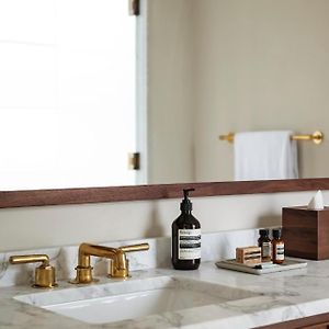 One-Bedroom King Suite